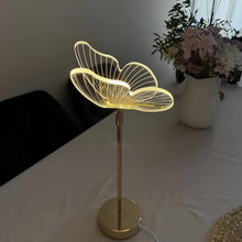 Carregar imagem no visualizador da galeria, Luminária de Mesa Borboleta Encanto