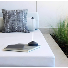 Carregar imagem no visualizador da galeria, Luminária de Mesa Linnea