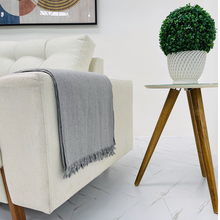 Carregar imagem no visualizador da galeria, Manta Decorativa para Sofá Delicata