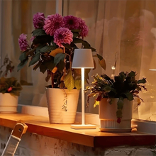 Carregar imagem no visualizador da galeria, Luminária Touch Viena – Estilo, Versatilidade e Tecnologia em uma Só Peça