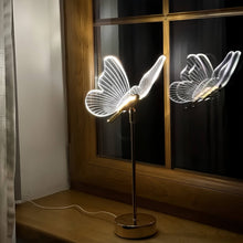 Carregar imagem no visualizador da galeria, Luminária de Mesa Borboleta Encanto
