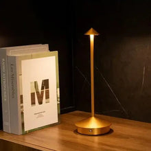 Carregar imagem no visualizador da galeria, Luminária de Mesa Linnea
