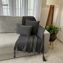 Carregar imagem no visualizador da galeria, Manta Tricot Elegance com Pompom
