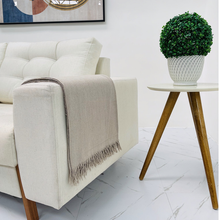 Carregar imagem no visualizador da galeria, Manta Decorativa para Sofá Delicata
