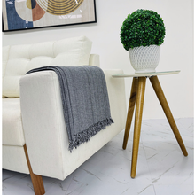 Carregar imagem no visualizador da galeria, Manta Decorativa para Sofá Delicata
