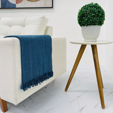 Carregar imagem no visualizador da galeria, Manta Decorativa para Sofá Delicata
