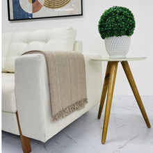 Carregar imagem no visualizador da galeria, Manta Decorativa para Sofá Delicata
