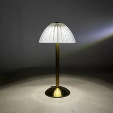 Carregar imagem no visualizador da galeria, Luminária de Mesa Aura
