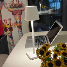 Carregar imagem no visualizador da galeria, Luminária Touch Viena – Estilo, Versatilidade e Tecnologia em uma Só Peça
